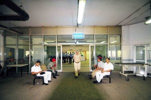 Guards sit at the entrance of Al-Mounir hospital in Cairo (File photo) Hassan Ibrahim / DNE
