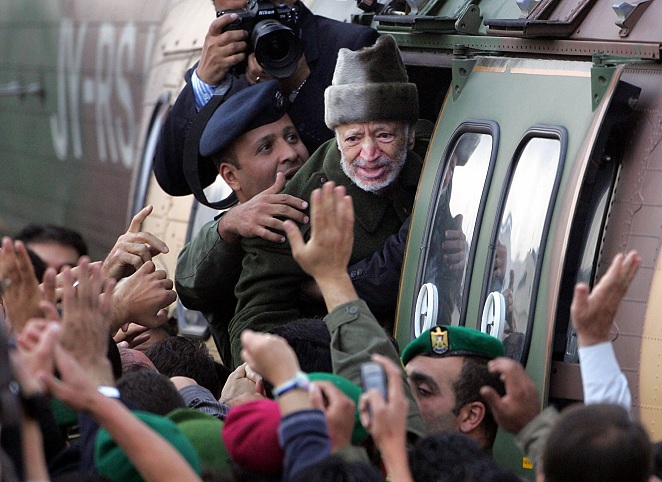 Ailing Palestinian leader Yasser Arafat saying goodbye to well-wishers as he boards a Jordanian army helicopter on 29 October 29 en route to Paris to seek medical treatment AFP PHOTO/ODD ANDERSEN