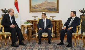 A hand out picture made available by the Egyptian presidency shows Egytpian President Mohamed Morsi (C) meeting with Egyptian Prime Minister Hisham Qandil (R) and Libyan Prime Minister Abdel Rahim al-Kib (L) at the presidential palace in Cairo on 6 August AFP PHOTO/EGYPTIAN PRESIDENCY
