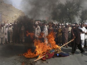 Afghan demonstrators torch an effigy of US President Barack Obama during an anti-US demonstration in Ghanikhail district of Nangarhar province on 14 September AFP PHOTO / NOORULLAH SHIRZADA