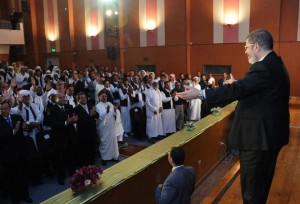 Morsy receives applause from local leaders during his visit to Marsa Matruh, (Photo courtesy of presidential office)