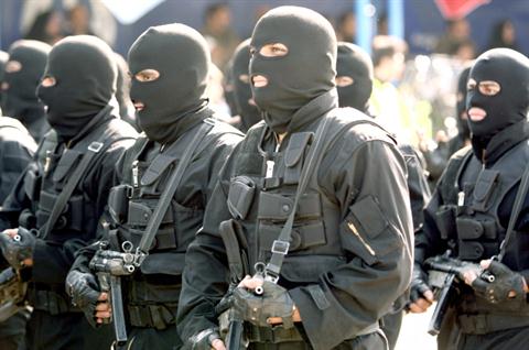 Masked Iranian special forces march during the Army Day parade in Tehran on April 17, 2012. (AFP PHOTO / ATTA KENARE)