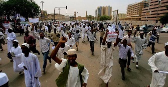 Islamist parties and movements decided to cancel "Shari'a Friday." (AFP PHOTO)
