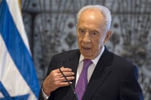 The Egyptian president described his âhighest esteem and considerationâ for Israeli President Shimon Peres. (AFP Photo)