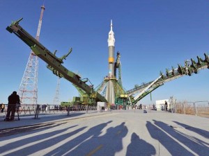 The Soyuz TMA-06M spaceship is mounted on a launch pad at the Russian leased Kazakh Baikonur cosmodrome, on Sunday. (AFP Photo)