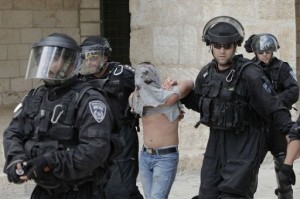 Israeli riot police arrest a Palestinian stone thrower during clashes at Jerusalem's Al-Aqsa mosque compound AFP, Ahmad Gharabli