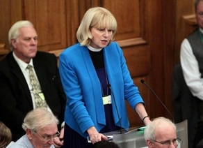 Rosie Harper, vicar of Great Missenden, addresses the Church of England General Synod at Church House in central London. The Church of England's draft legislation approving women bishops failed to pass its governing body the General Synod by a razor-thin margin on Tuesday. (AFP PHOTO)
