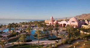 Taba Heights overlooks the sea and is surrounded by mountains