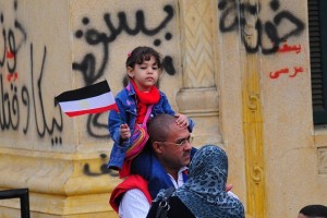 Morsy supporters head to presidential palace where opposition groups have staged a sit-in. Al-Dostour Party warned on 5 December that holding a pro-Morsy demonstration at the palace while opposition groups were already there could result in violence. (DNE/ Hassan Ibrahim)