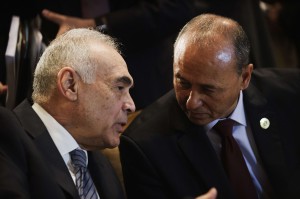 Egyptian Foreign Affairs Minister Kamel Amr and his Libyan counterpart Mohamed Abdulaziz talk during the opening session of the Arab foreign minister meeting in Cairo (AFP Photo)