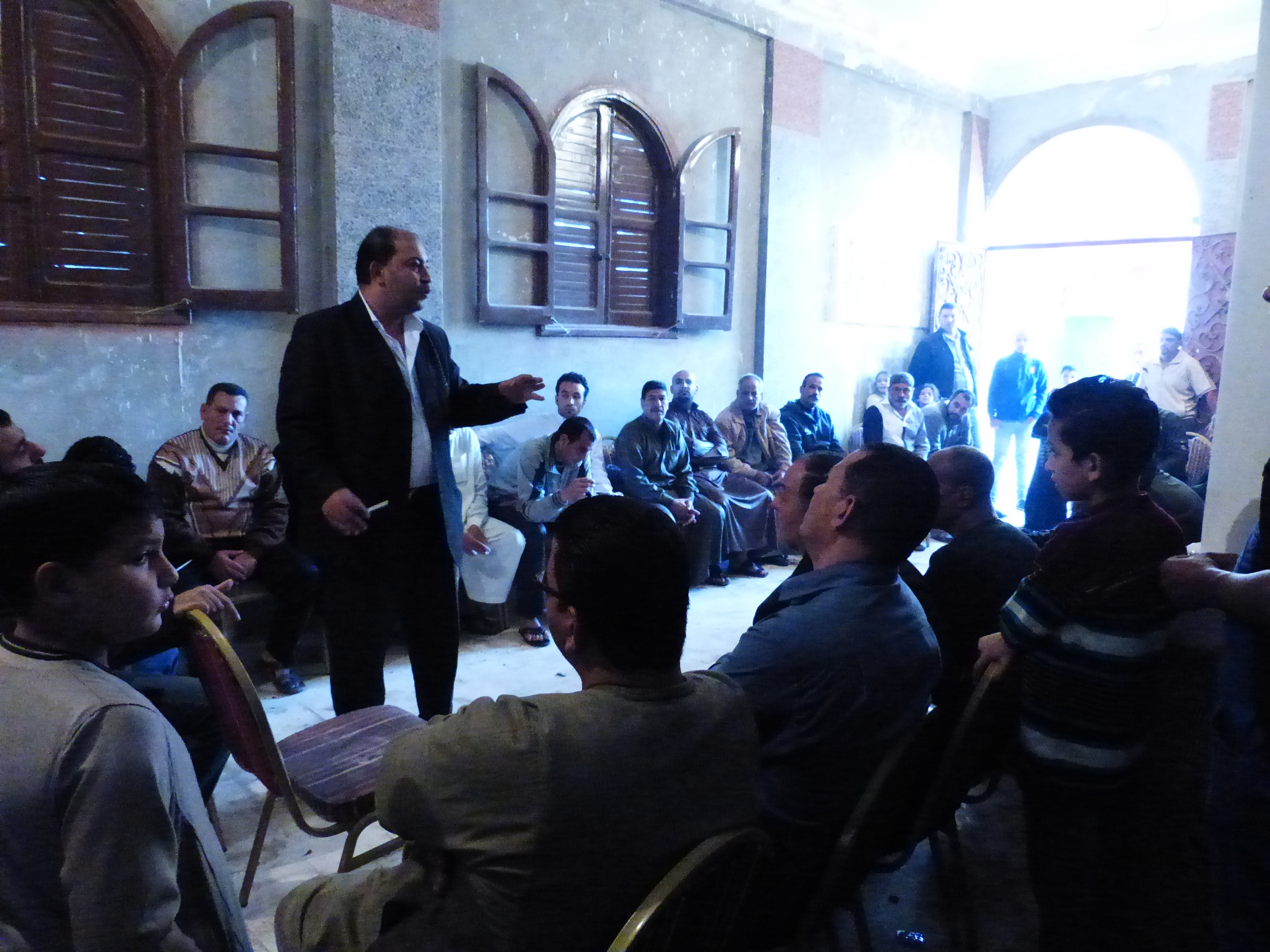 Lawyer Mahmoud Al-Kabir gives legal advice to residents facing eviction in rural Montaza (Photo by Kenneth Changpertitum)
