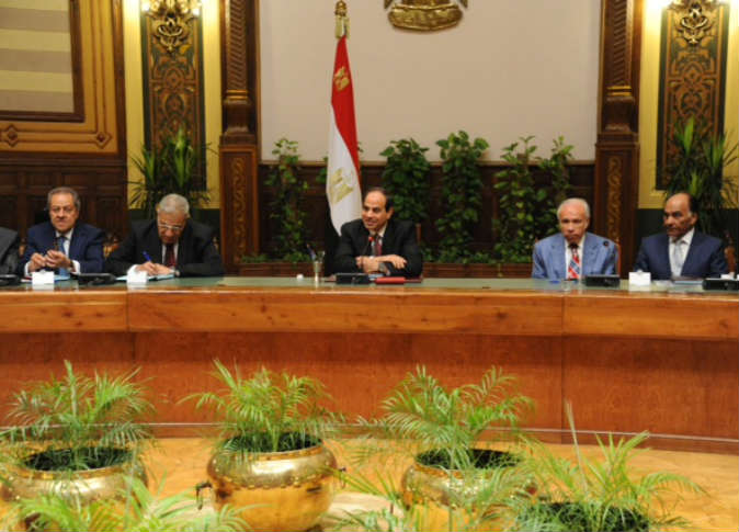 Al Sisi with a group of business man during a meeting held during a breakfast banquet. (Photo Presidency handout)