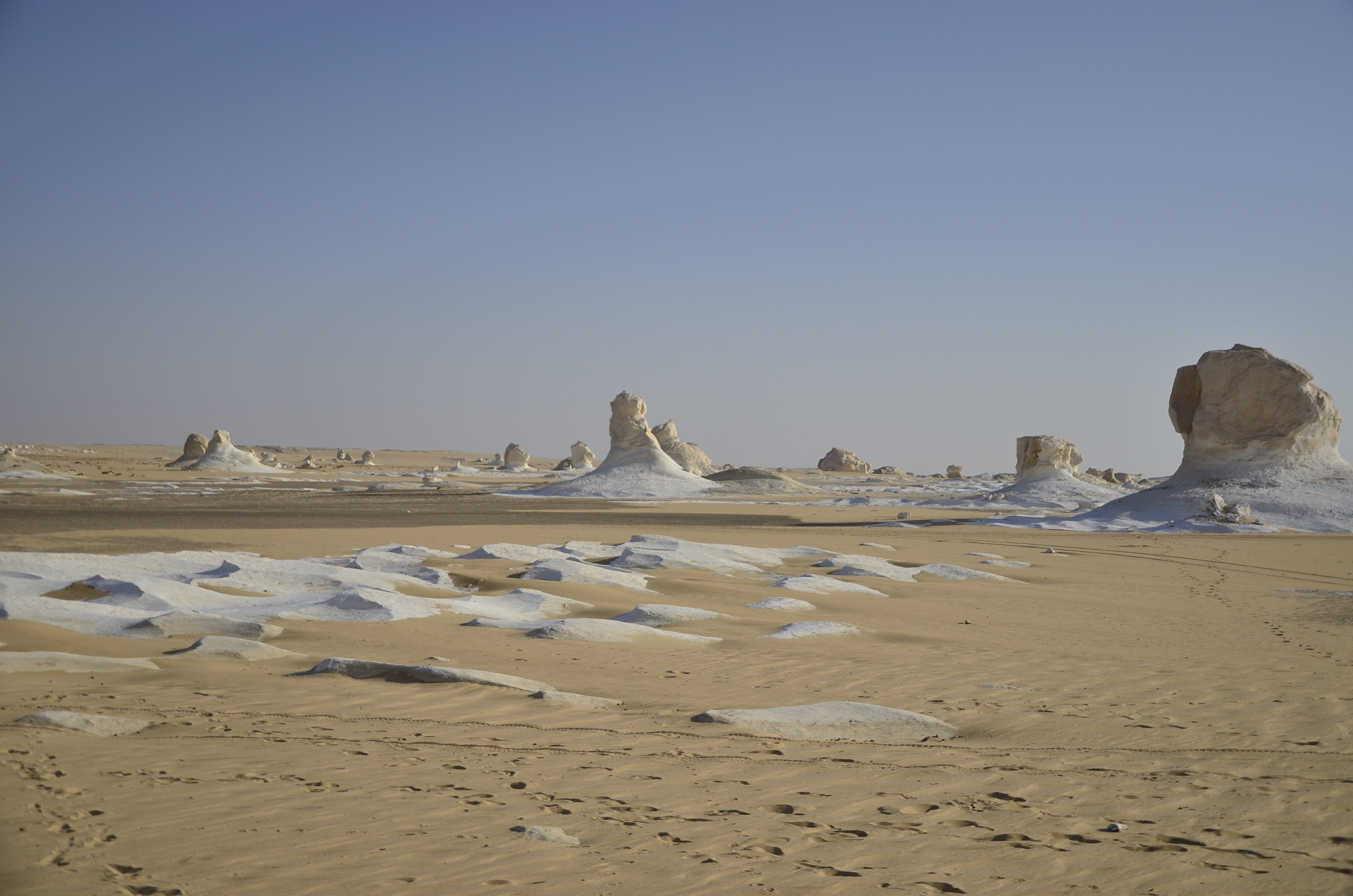 Go to the enchanting peaceful desert lands around the town of Bahriya and get lost in its silent beauty (Photo by Johannes Makar)