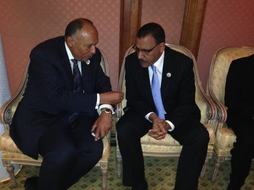 Foreign Minister Sameh Shoukry holding talks with Nigerien Foreign Minister Mohamed Bazoum on the sidelines of the 41st session of the Organisation of Islamic Cooperation. (Photo courtesy of the Foreign Ministry)