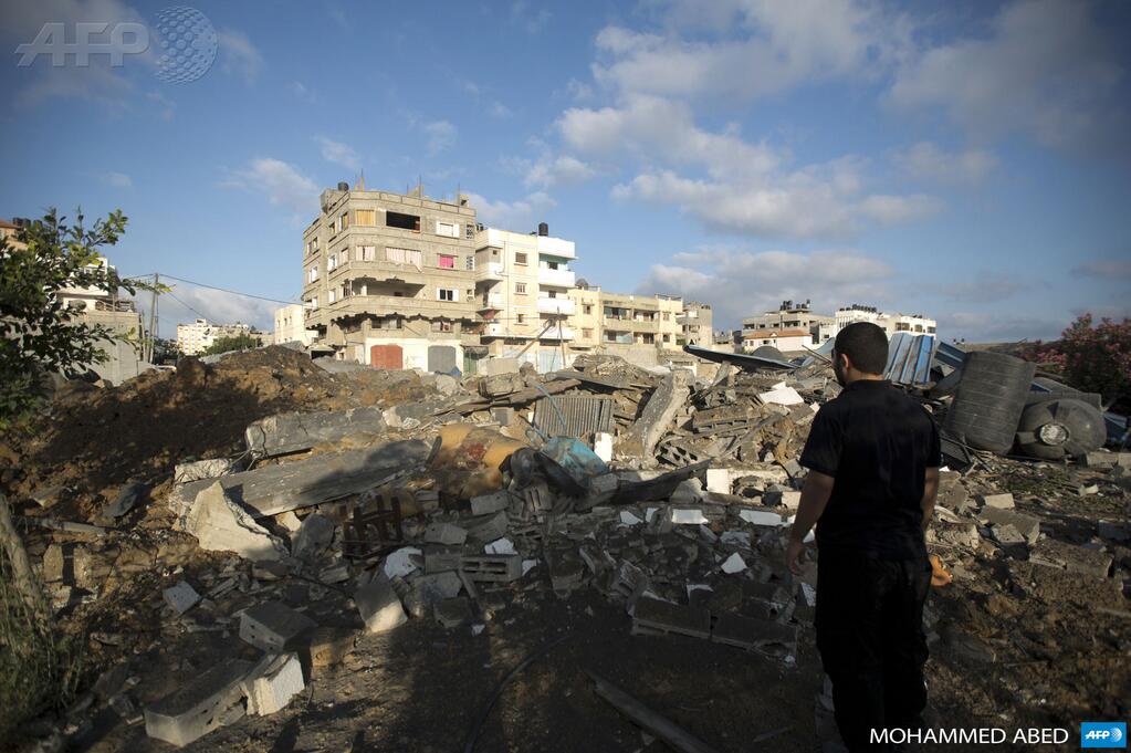 Palestinian man inspect damages following an overnight Israeli air strike, on July 3, 2014 in Gaza City (AFP Photo)