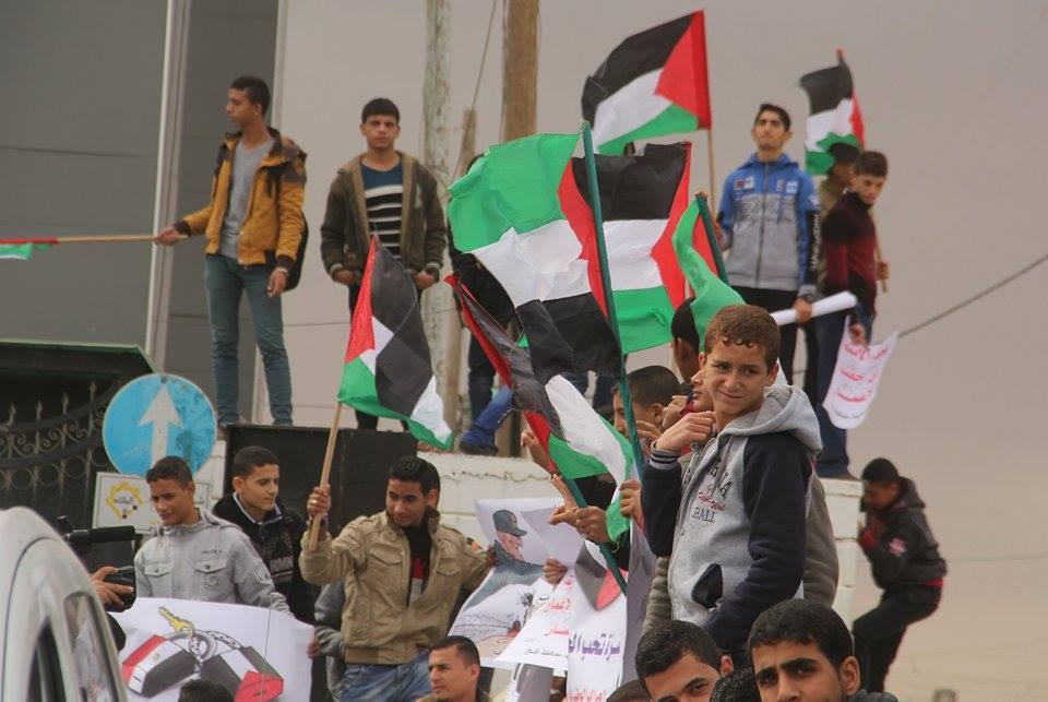 Gazans protesting on the border with Egypt on Sunday following the closure of the crossing for 29 days (Photo Palestinian Ministry of Interior in Gaza handout)