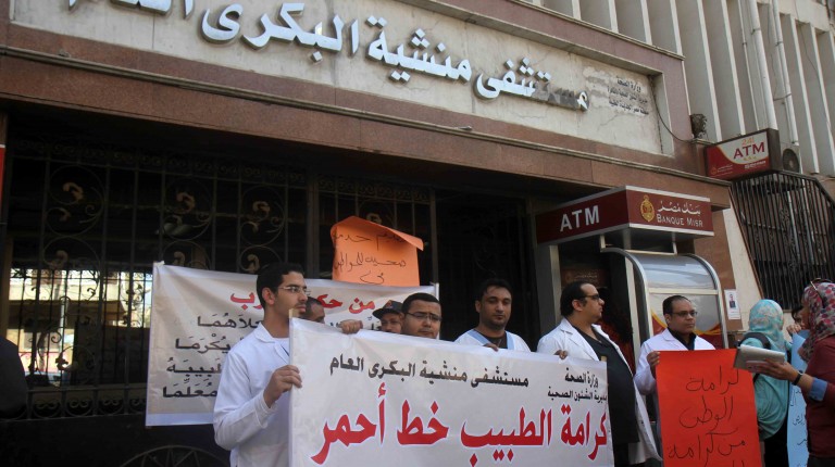 The Doctors Syndicate organised a protest Saturday, called the “Dignity Protest”, condemning the violations against doctors on their jobs.