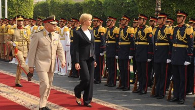 Minister of Defence Sedki Sobhi met Saturday with his Italian counterpart Roberta Pinotti to discuss international developments in the Middle East and the Mediterranean region, including terrorism and its impact on security and stability, as well as clandestine migration.