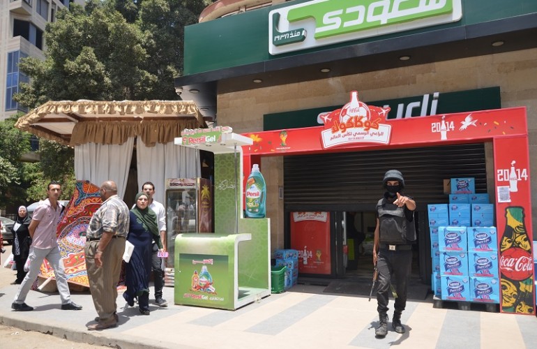 Workers at a Seoudi market branch in Dokki were surprised by security forces forcing them outside and closed the shop for inspection in June, 2014. (Photo by Amany Kamal)