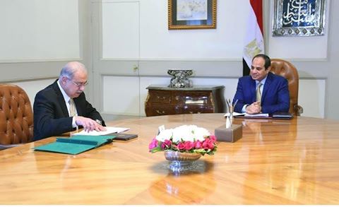 President Abdel Fattah Al-Sisi met with Prime Minister Sherif Ismail on Tuesday to listen to the latest details on the cabinet’s programme entitled “Beginning and Hope”, which aims to lower the budget deficit and inflation rate.