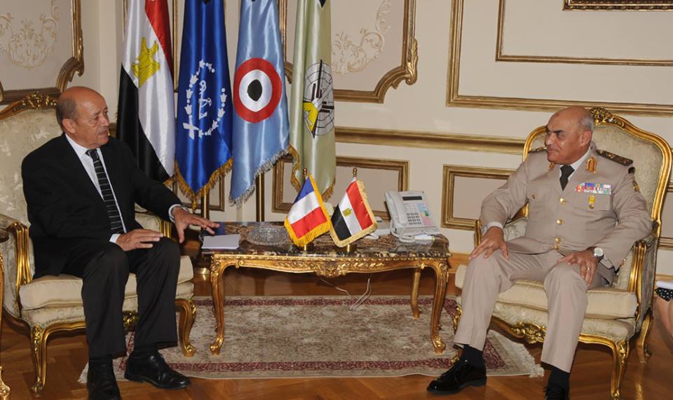 Defence Minister Sedki Sobhi met with his French counterpart, Jean-Yves Le Drian, Monday to discuss cooperation between the two countries in various fields, with terrorism given utmost priority. (Photo from Ministry of Defence Handout)