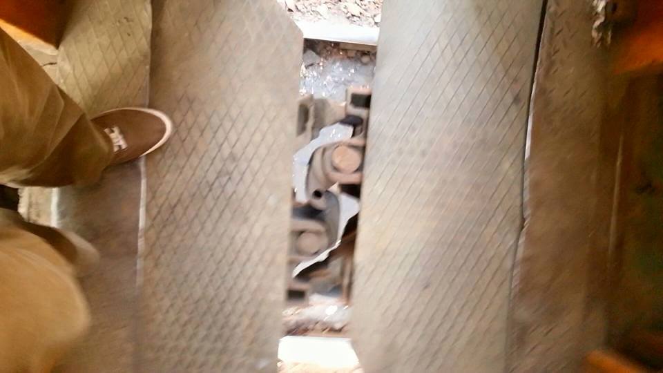 The gap between two train cars (Photo by Waleed Samir)