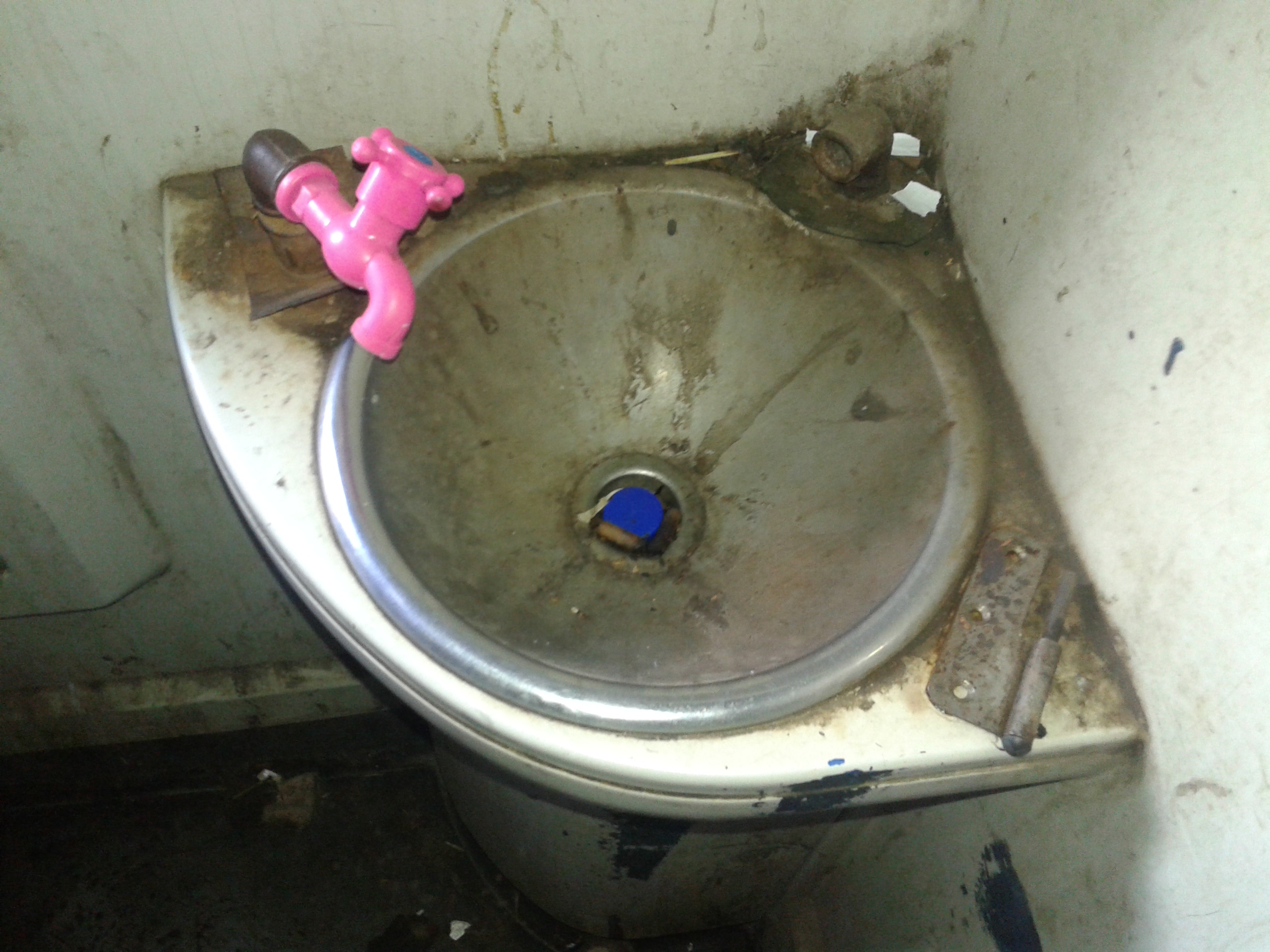 Bathroom sink on one of the train cars (Photo by Ahmed Hendawy)