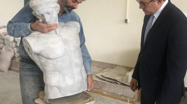 Egypt’s Minister of Antiquities and Tourism Khaled Anany visited on Saturday a workshop in Athens, Greece specialised in making ancient Egyptian statue replicas