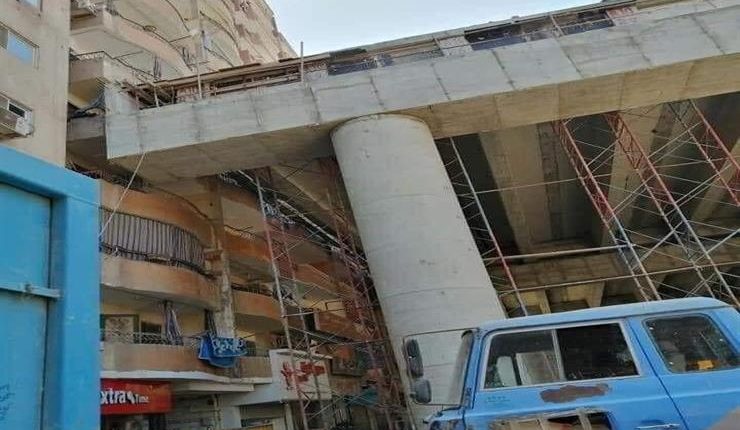Viral photos, which have sparked controversy online, showed the under-construction El Zomor Canal Axis directly adjacent to residential buildings in Giza’s Al-Haram neighbourhood.