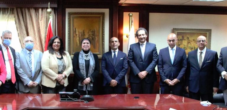 Nevine Gamea, Minister of Trade and Industry and MSMEDA CEO with Tarek Fayed, Chairperson and CEO of Banque du Caire and other officials Daily News Egypt