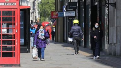 People walkin in the streets of London wearing masks amid coronavirus ( COVID-19 ) outbreak in the United Kingdom (UK) Daily News Egypt