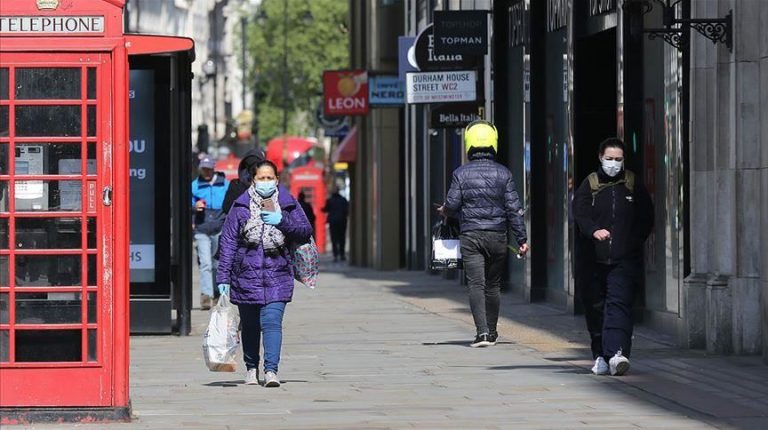 People walkin in the streets of London wearing masks amid coronavirus ( COVID-19 ) outbreak in the United Kingdom (UK) Daily News Egypt