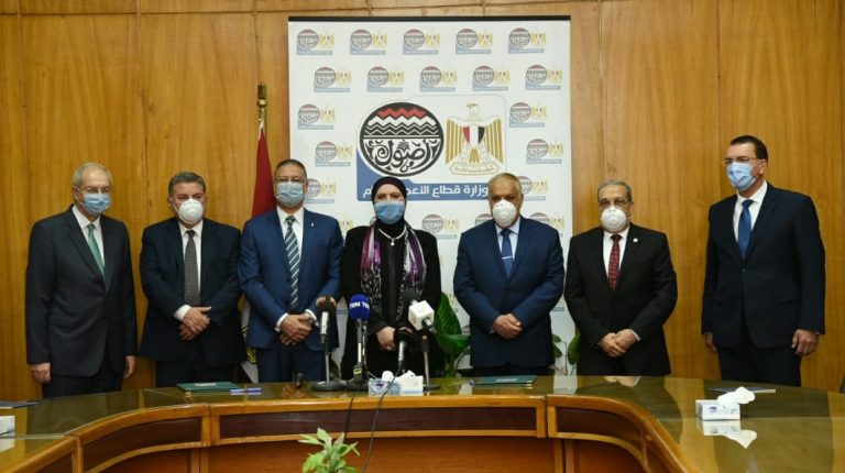 Minister of Public Business Sector, Hisham Tawfik, and AOI President Abdel-Moneim El-Terras Daily News Egypt