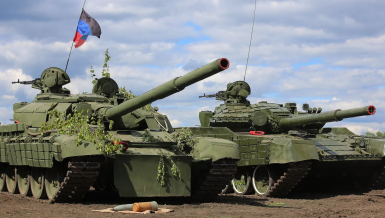Tanks belonging to the Donetsk People's Republic in East Ukraine Photo: Valentin Sprinchak\TASS via Getty Images
