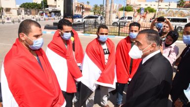 Egyptian expats abducted by traffickers in Libya return home and received by Matrough governor Daily News Egypt