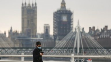 Coronavirus in Britain: Photo taken on Dec. 29, 2020 shows a man walking along the Waterloo Bridge backdropped by the Houses of Parliament in London, Britain. (Xinhua/Han Yan)