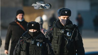 Police officers wearing face masks walk on a street in Moscow, Russia amid coronavirus (COVID-19) pandemic. (Xinhua/Evgeny Sinitsyn)