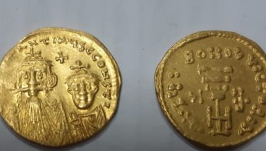 Archaeological unit at Cairo International Airport managed to seize 85 antique coins from different eras and 3 small scarabs that were being smuggled out of Egypt