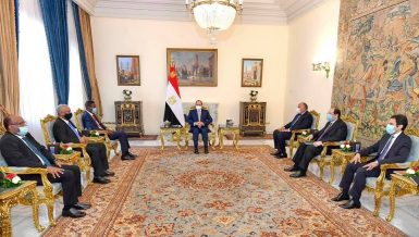 Egypt’s President Abdel-Fattah El-Sisi discussed on Thursday the latest developments in bilateral relations with a Sudanese delegation led by Sudan ruling Sovereign Council member Shamseldin Kabashi, the Egyptian presidency announced.