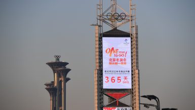 Photo taken on Feb. 4, 2021 shows a countdown display at the Beijing Olympic Park in Beijing, capital of China. (Xinhua/Ju Huanzong)