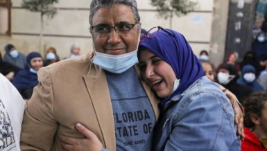 Detained Al-Jazeera journalist Mahmoud Hussein released