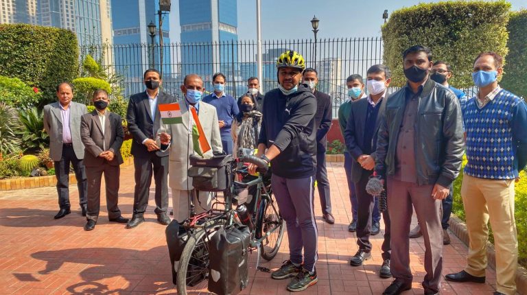 India Ambassador in Egypt flags off Indian cyclist on world tour