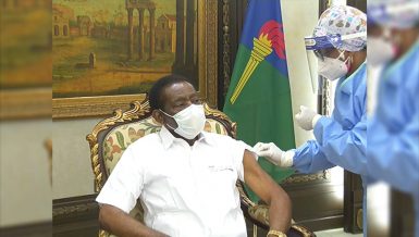 Equatorial Guinean President Teodoro Obiang Nguema Mbasogo on Monday received his first dose of Chinese vaccine against #COVID19