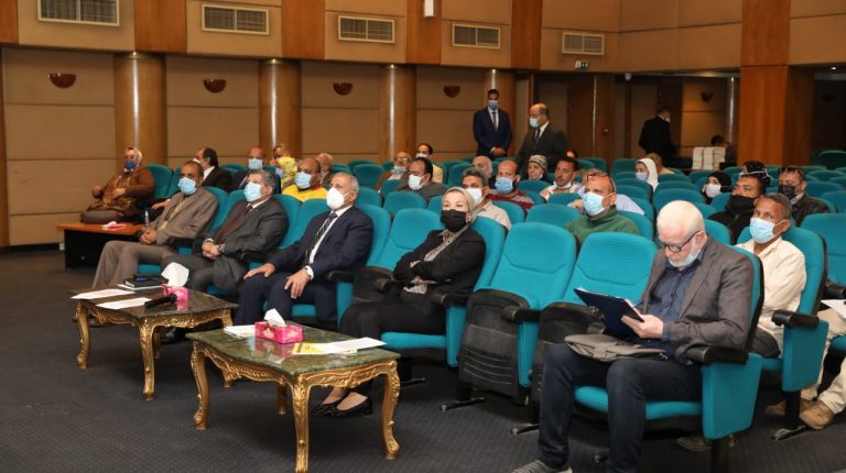 Egypt’s Environment Minister witnesses closing of training on sanitary landfills