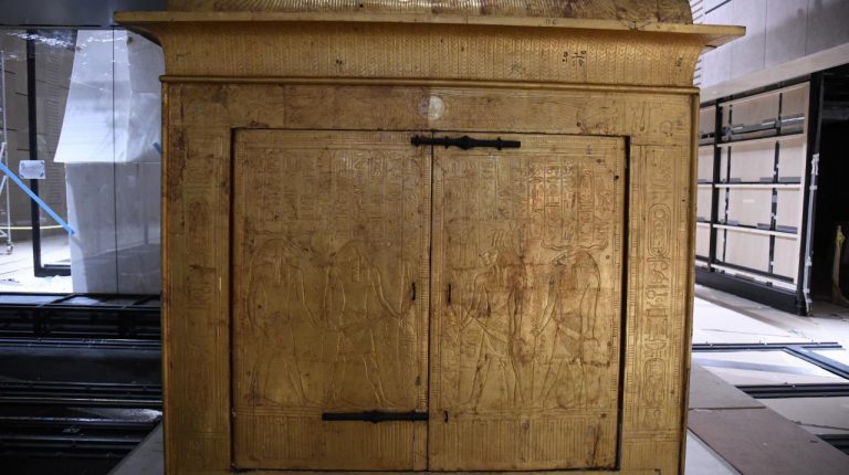 Grand Egyptian Museum finishes installing Tutankhamun's 3rd shrine
