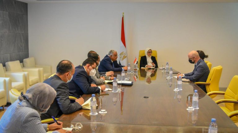 Egypt’s Health Minister discusses COVID-19 vaccines with COVAX official in Geneva