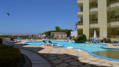 Egypt vaccinates all tourism workers in Red Sea and South Sinai against COVID-19