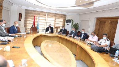 Egypt’s Environment Ministry reviews plan to combat marine oil pollution