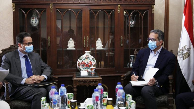 Egypt, France discuss methods of cooperation in tourism, antiquities