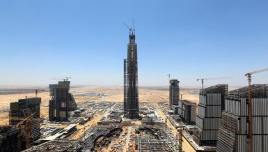 A topping-out ceremony for the 385-meter-high Iconic Tower was held in the central business district (CBD) of Egypt's new capital on Thursday. Once completed, it will become the tallest building in Africa.